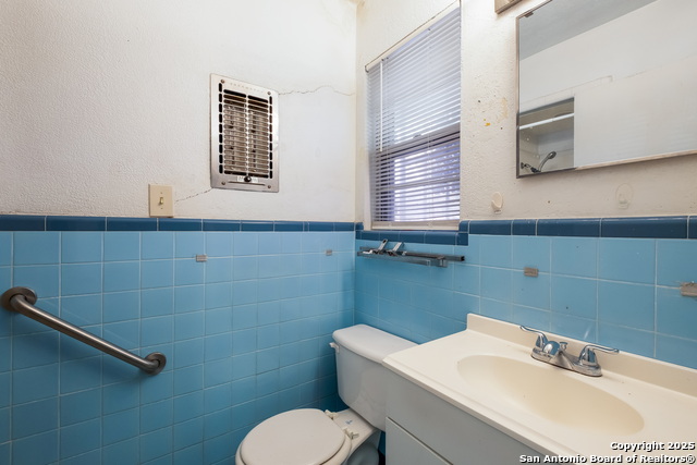 Listing photo id 21 for 226 Covina  