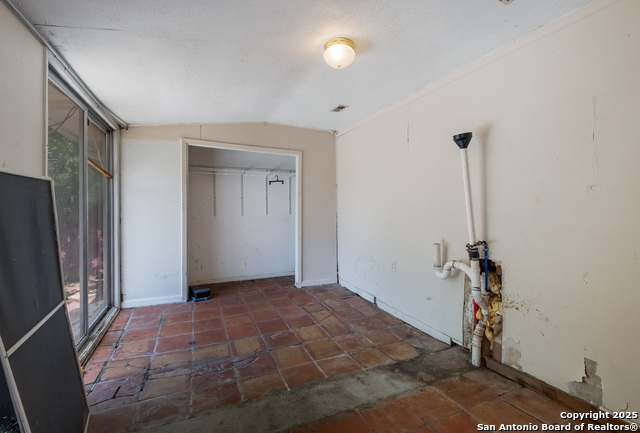 Listing photo id 25 for 226 Covina  