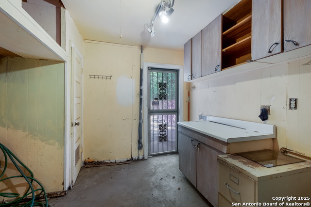 Listing photo id 26 for 226 Covina  