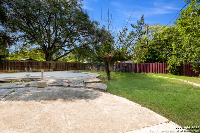 Listing photo id 29 for 226 Covina  
