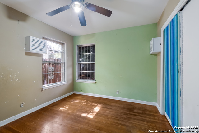 Listing photo id 5 for 226 Covina  