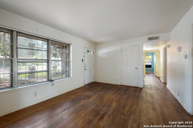 Listing photo id 6 for 226 Covina  