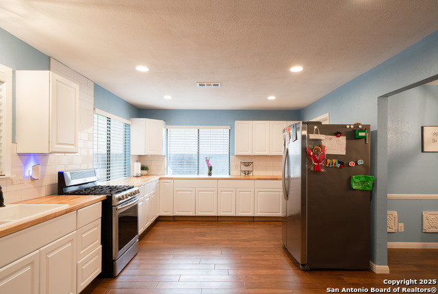 Image 15 of 26 For 7622 Susan Elaine St