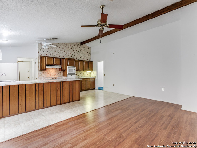 Listing photo id 8 for 4006 Mooresfield