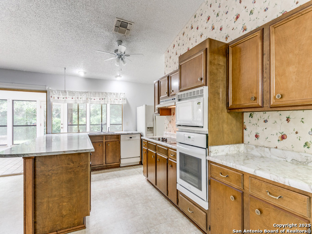 Listing photo id 12 for 4006 Mooresfield