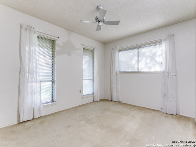 Listing photo id 16 for 4006 Mooresfield
