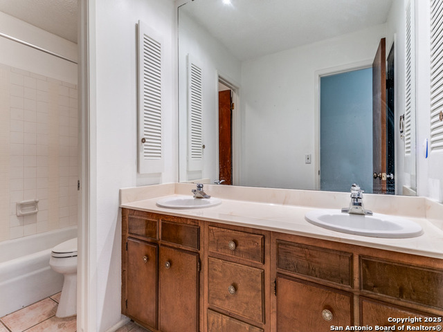 Listing photo id 17 for 4006 Mooresfield