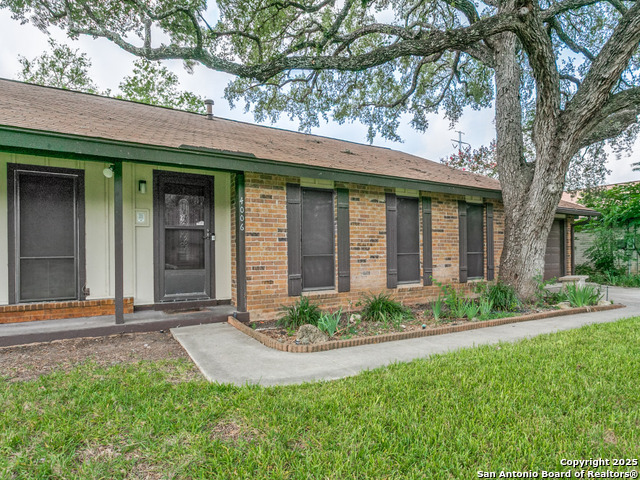 Listing photo id 1 for 4006 Mooresfield