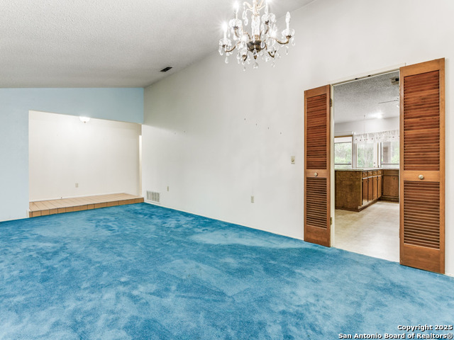 Listing photo id 4 for 4006 Mooresfield