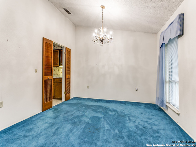 Listing photo id 5 for 4006 Mooresfield