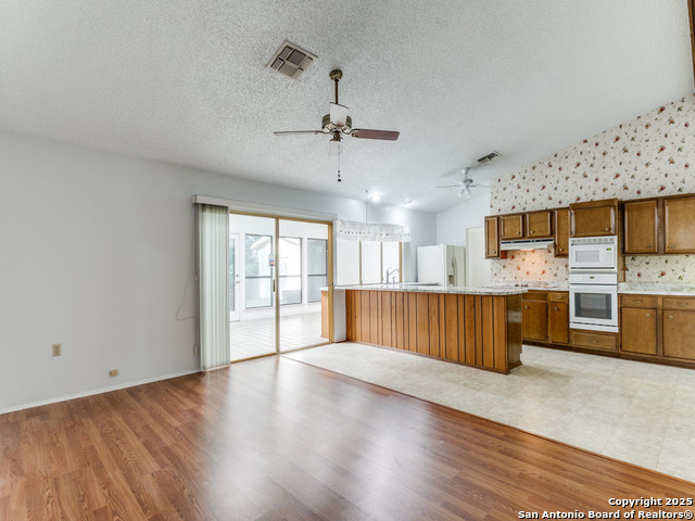 Listing photo id 7 for 4006 Mooresfield