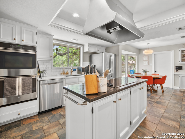 Listing photo id 8 for 3510 Rock Creek
