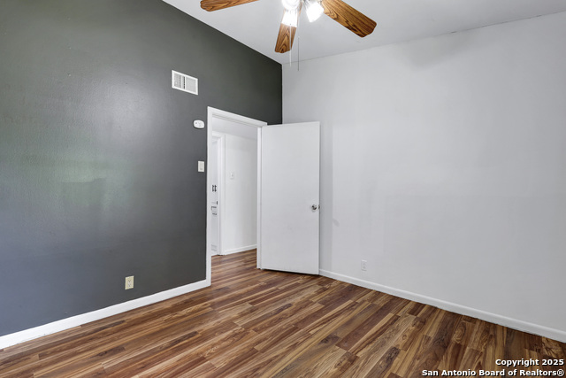Listing photo id 13 for 551 Lanark