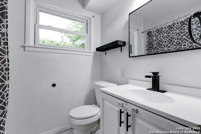 Listing photo id 16 for 551 Lanark