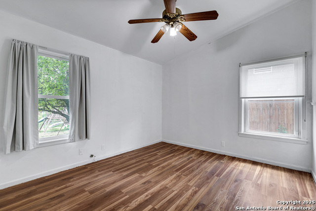 Listing photo id 17 for 551 Lanark