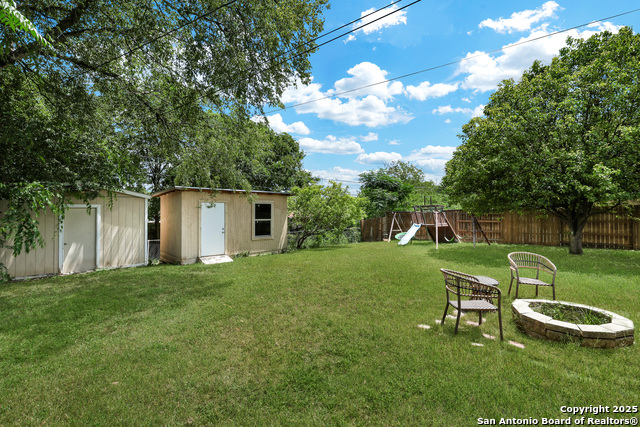 Listing photo id 20 for 551 Lanark