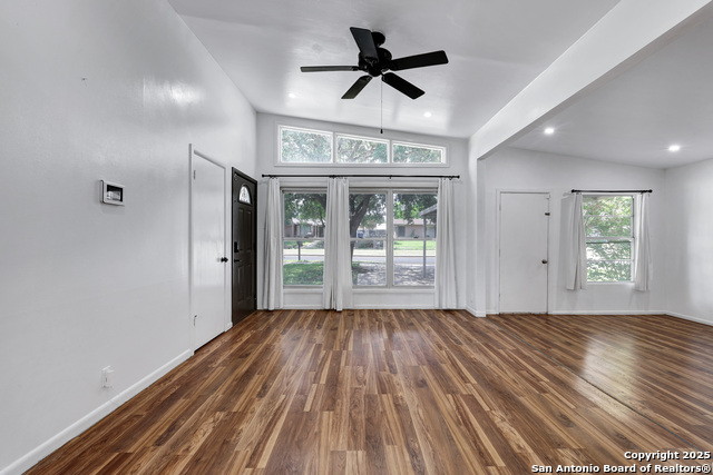 Listing photo id 2 for 551 Lanark