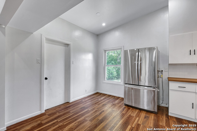 Listing photo id 7 for 551 Lanark