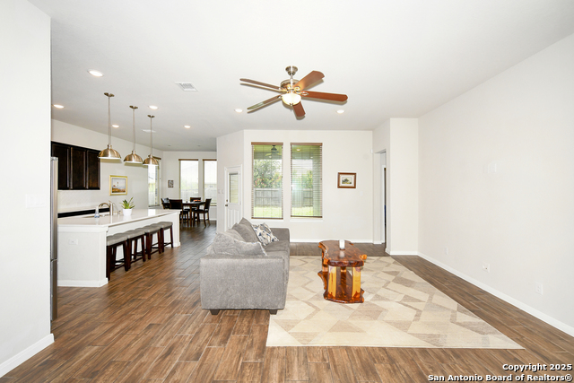 Image 12 of 42 For 22630 Carriage Blf