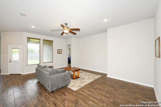 Image 13 of 42 For 22630 Carriage Blf