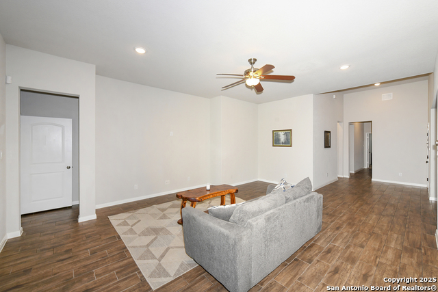 Image 16 of 42 For 22630 Carriage Blf