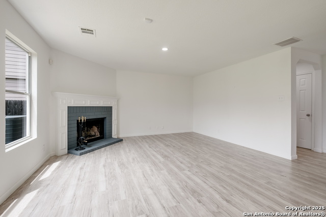 Listing photo id 8 for 7827 Oakdale Park
