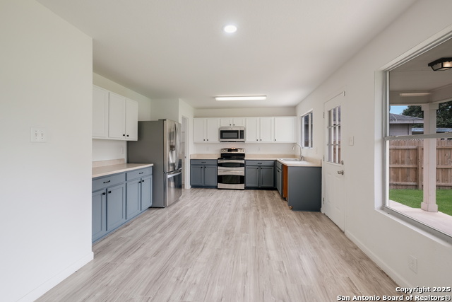 Listing photo id 9 for 7827 Oakdale Park