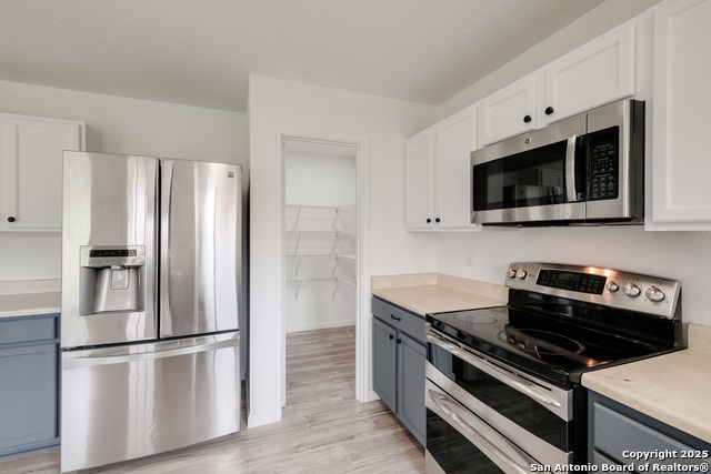 Listing photo id 12 for 7827 Oakdale Park