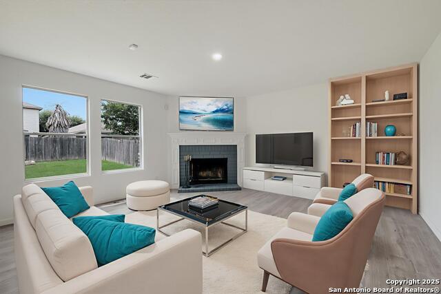 Listing photo id 1 for 7827 Oakdale Park