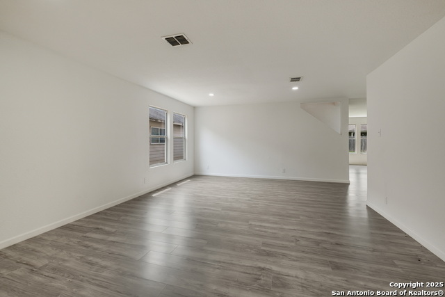 Listing photo id 4 for 7827 Oakdale Park