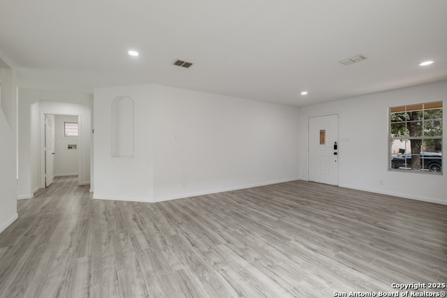 Listing photo id 5 for 7827 Oakdale Park