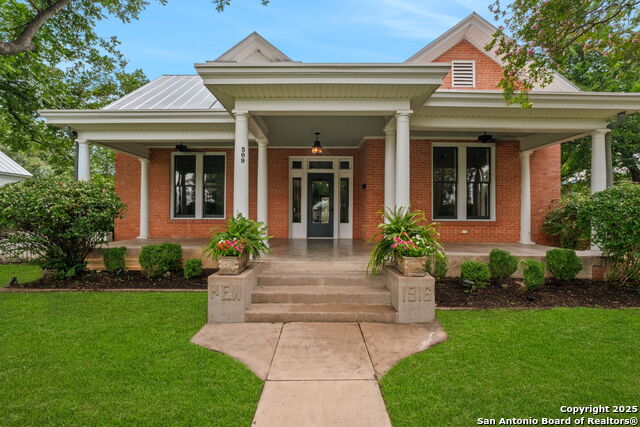 Details for 509 W Austin St, Fredericksburg, TX 78624