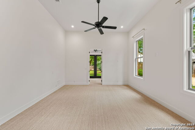 Image 17 of 41 For 509 W Austin St