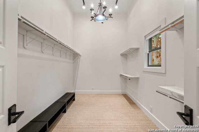 Image 21 of 41 For 509 W Austin St