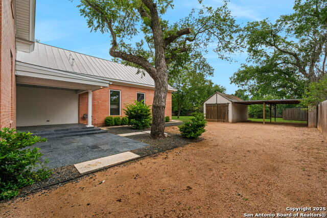 Image 34 of 41 For 509 W Austin St