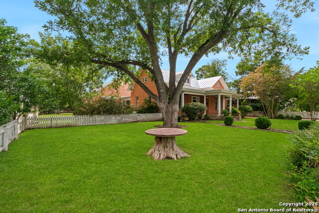 Image 38 of 41 For 509 W Austin St