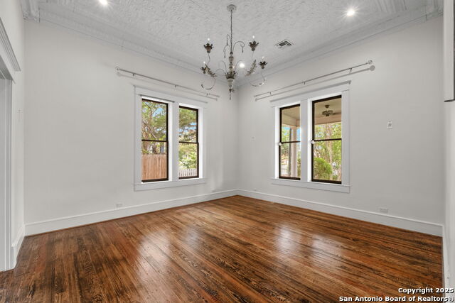 Image 4 of 41 For 509 W Austin St
