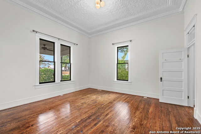 Image 8 of 41 For 509 W Austin St