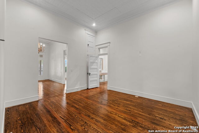 Image 9 of 41 For 509 W Austin St