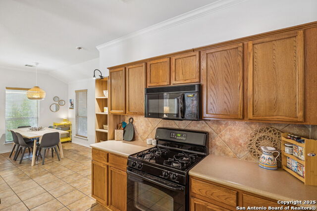 Listing photo id 9 for 202 Willow Grove