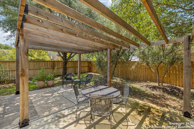 Listing photo id 38 for 202 Willow Grove