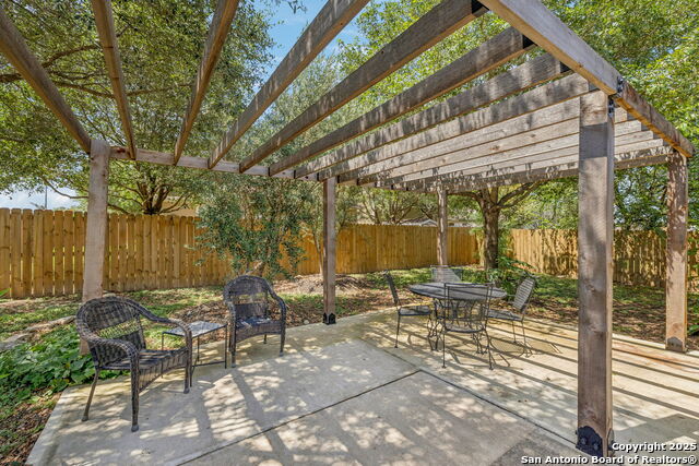 Listing photo id 40 for 202 Willow Grove