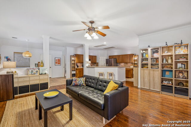 Listing photo id 3 for 202 Willow Grove