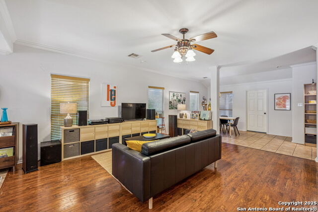 Listing photo id 5 for 202 Willow Grove