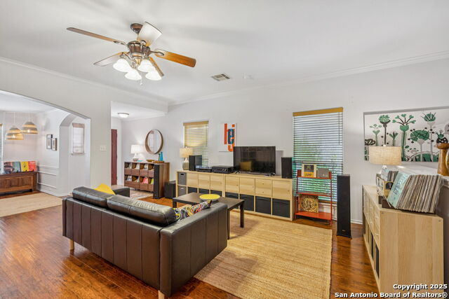 Listing photo id 6 for 202 Willow Grove
