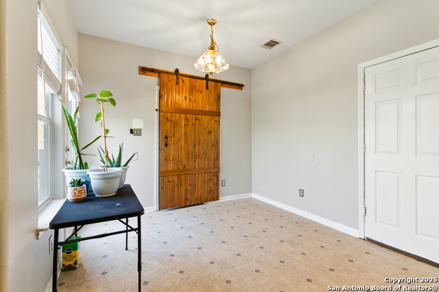 Listing photo id 10 for 59 Roan Heights