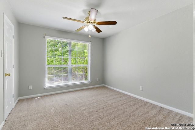Listing photo id 12 for 59 Roan Heights