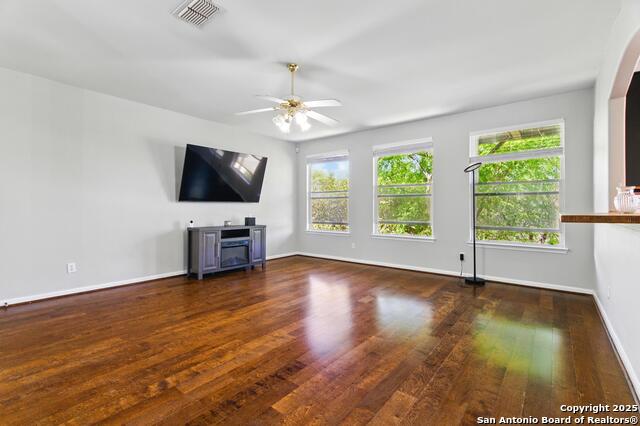 Listing photo id 4 for 59 Roan Heights