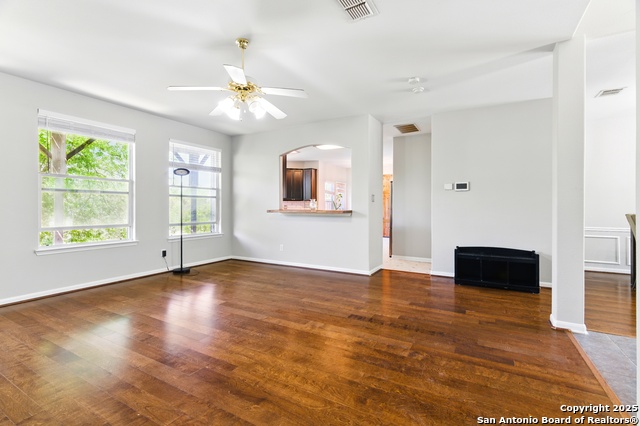 Listing photo id 5 for 59 Roan Heights