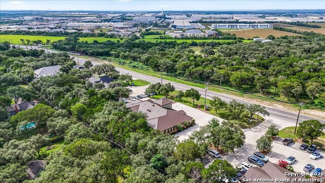 Listing photo id 28 for 19269 Fm 2252 200